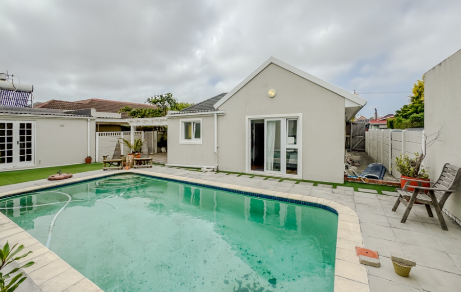 3 Bedroom Property for Sale in Claremont Western Cape